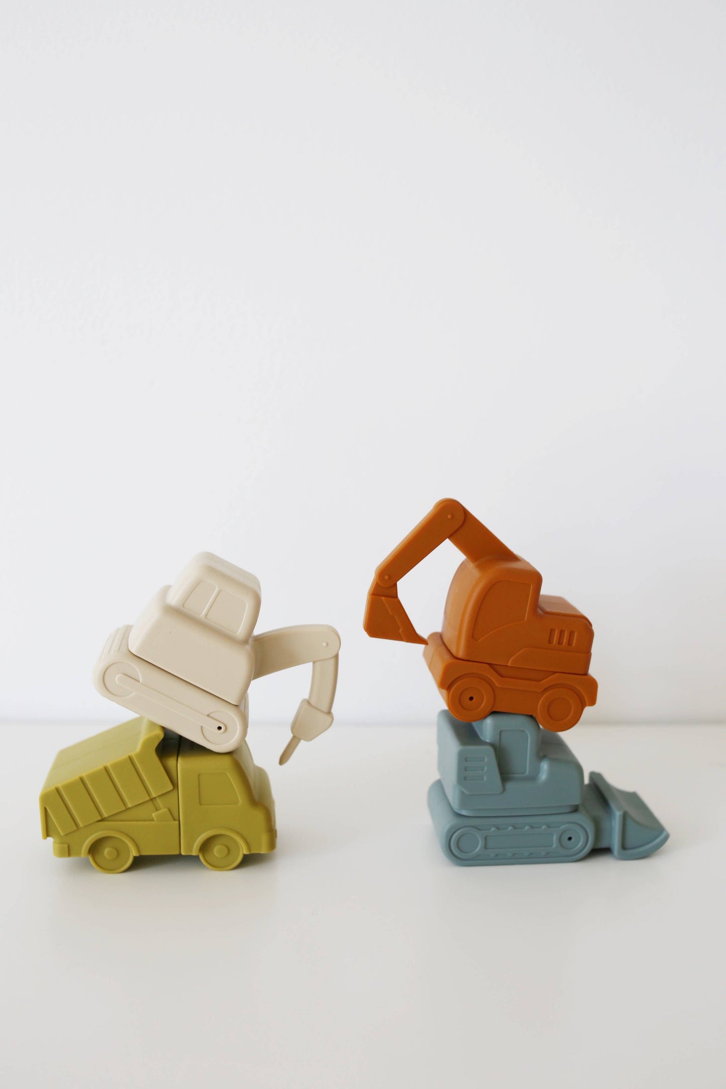 Construction Vehicle Mold Free Silicone Bath Toy Set