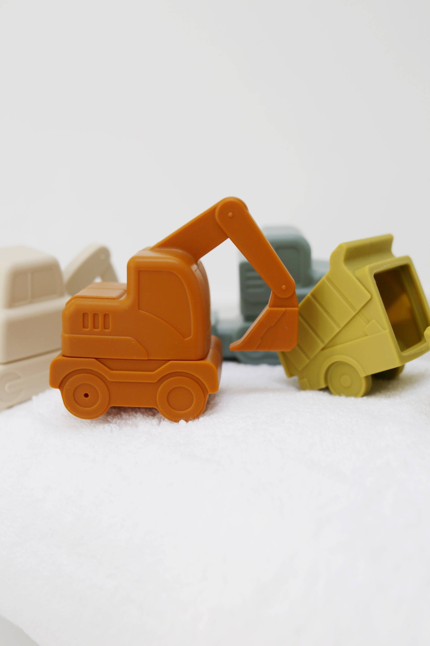 Construction Vehicle Mold Free Silicone Bath Toy Set