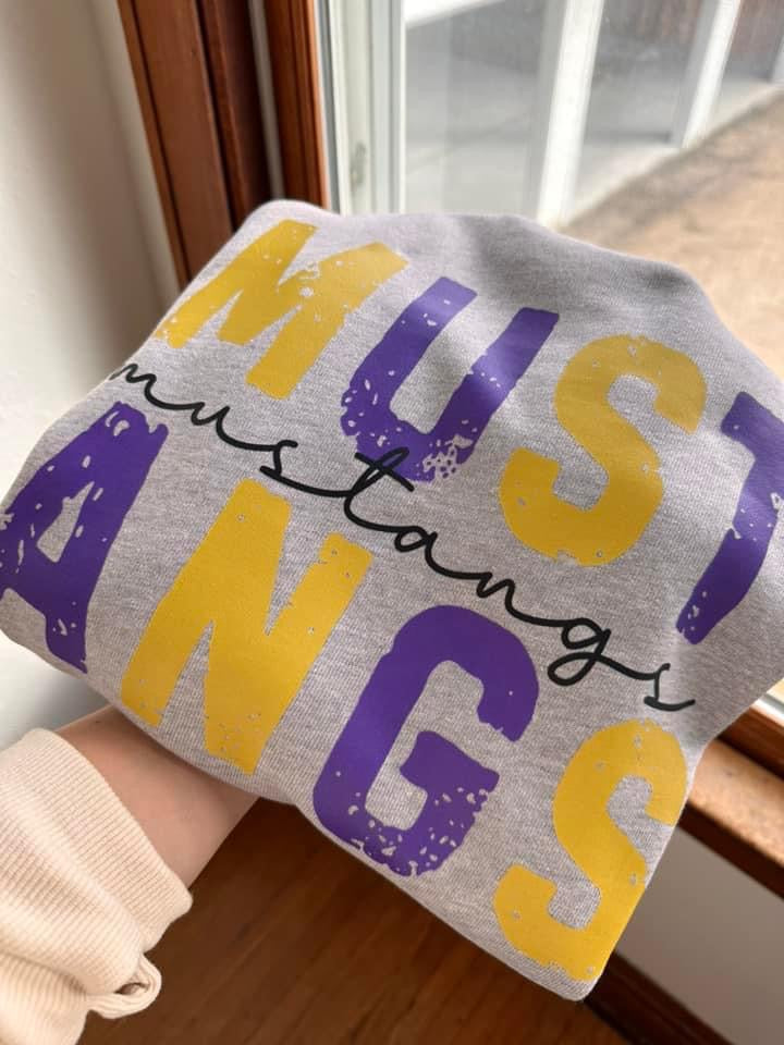 Mustang distressed print crewneck